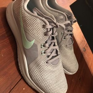 Size 7 Nike women’s shoes